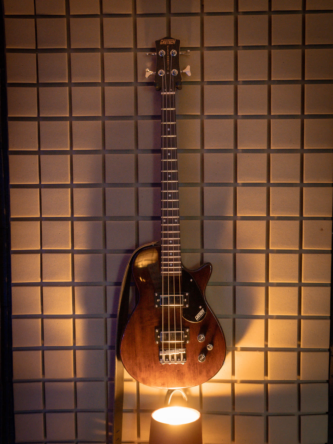E-Bass im Studiolicht